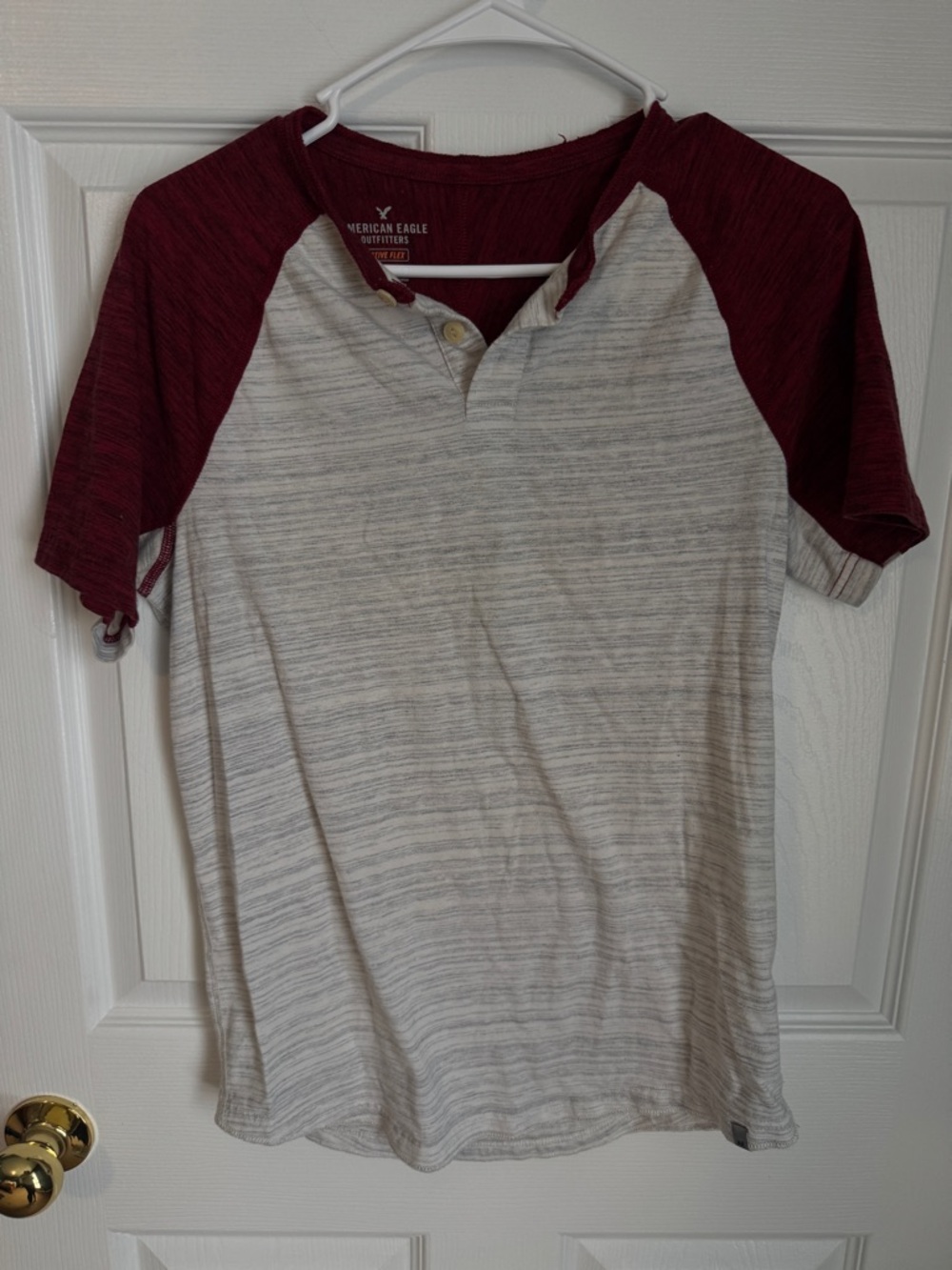 American Eagle Raglan Henley Tee – Red & Cream – Size Small